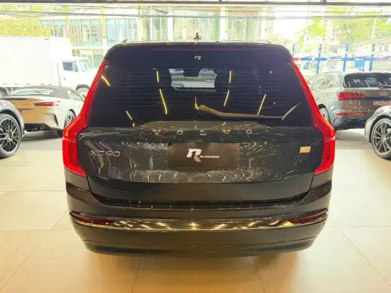 VOLVO-XC90-2022