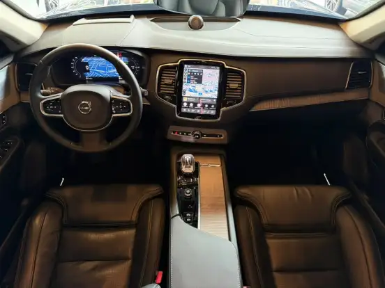 VOLVO-XC90-2022