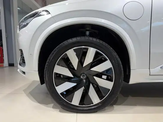 VOLVO-XC90-2024