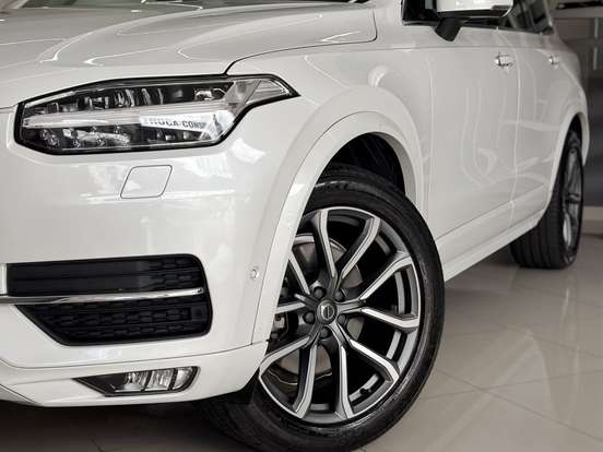 VOLVO-XC90-2019