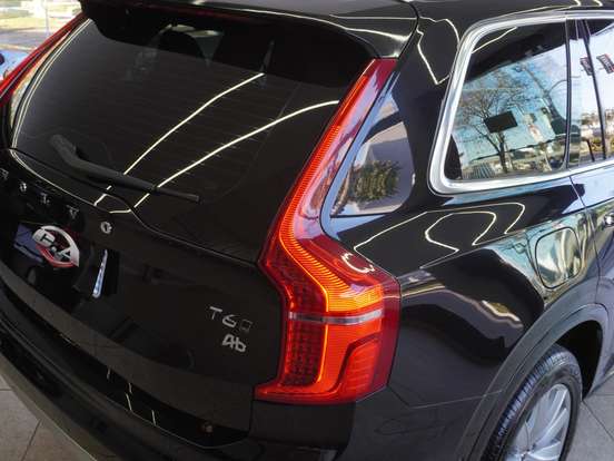 VOLVO-XC90-2015