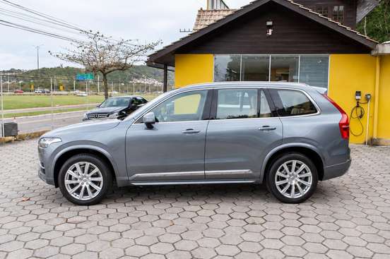 VOLVO-XC90-2016