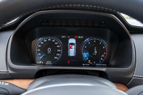 VOLVO-XC90-2016