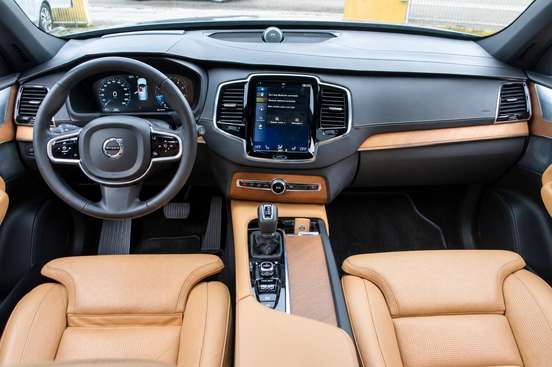 VOLVO-XC90-2016