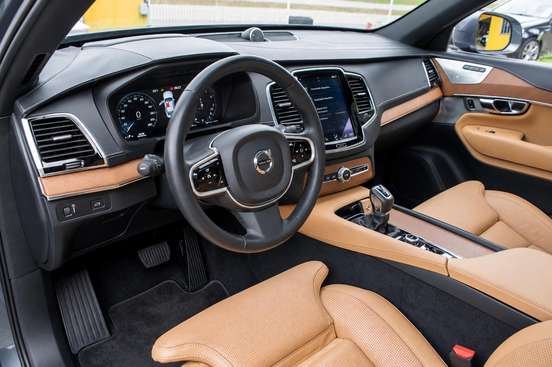VOLVO-XC90-2016