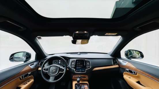 VOLVO-XC90-2018