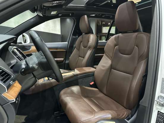 VOLVO-XC90-2023