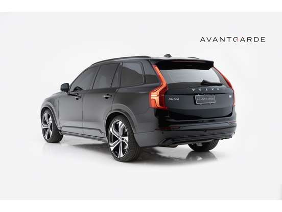 VOLVO-XC90-2023