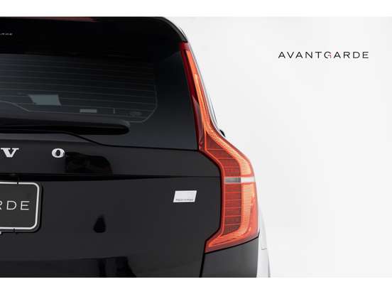 VOLVO-XC90-2023
