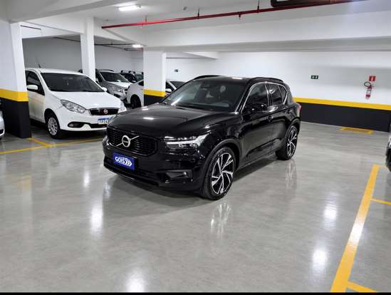 VOLVO-XC40-2020