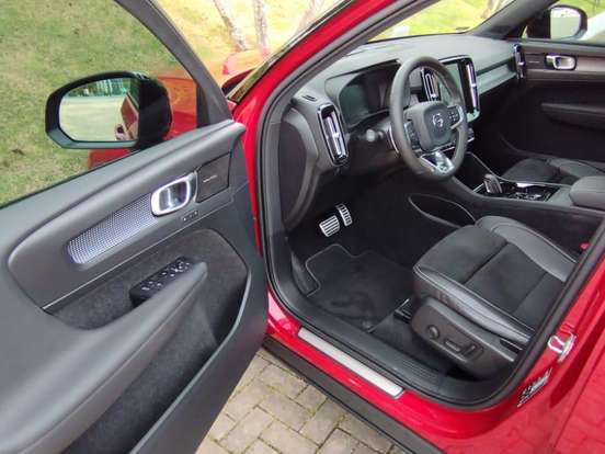 VOLVO-XC40-2.0 T5 GASOLINA R-DESIGN AWD GEARTRONIC VOLVO-XC40-2019
