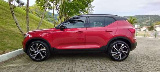 VOLVO-XC40-2019