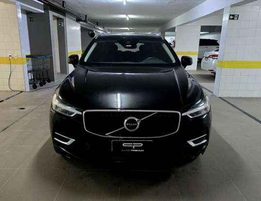 VOLVO-XC60-2020