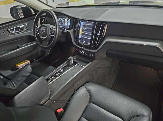 VOLVO-XC60-2020
