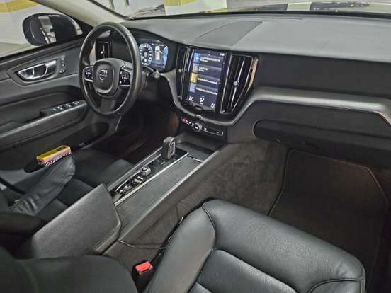 VOLVO-XC60-2.0 T8 HYBRID MOMENTUM AWD GEARTRONIC VOLVO-XC60-2020