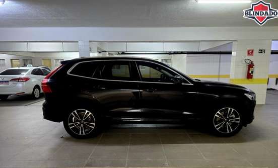 VOLVO-XC60-2020