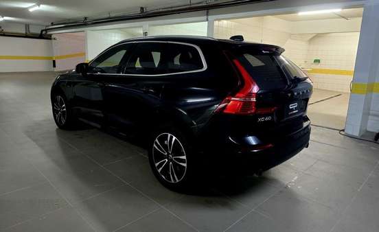 VOLVO-XC60-2020