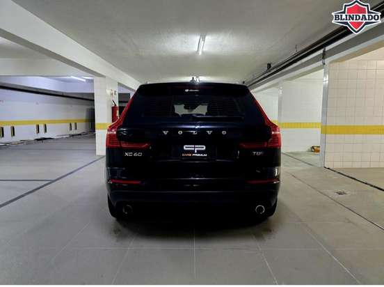 VOLVO-XC60-2020