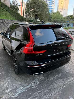 VOLVO-XC60-2021