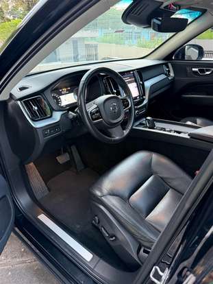 VOLVO-XC60-2021