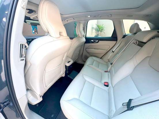 VOLVO-XC60-2021