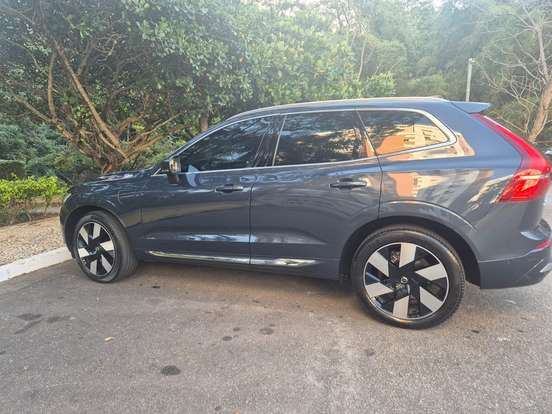 VOLVO-XC60-2024