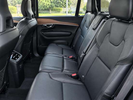 VOLVO-XC90-2022