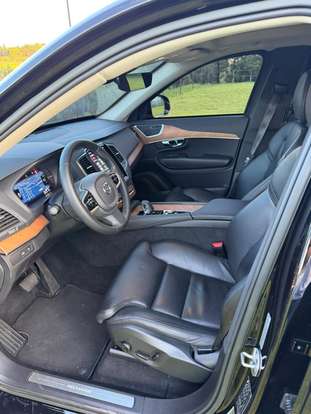VOLVO-XC90-2022