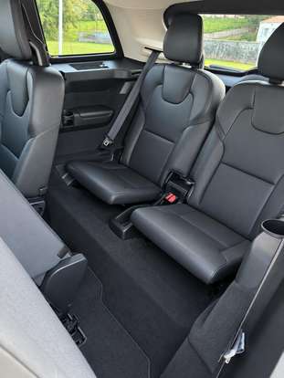 VOLVO-XC90-2022