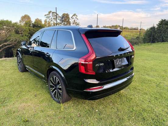 VOLVO-XC90-2022