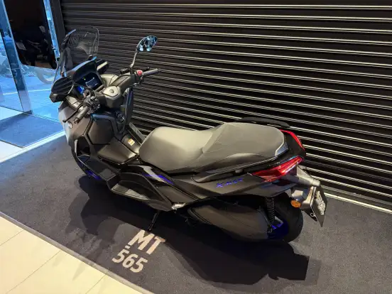 YAMAHA-XMAX 300 CONNECTED ABS YAMAHA-XMAX 300 CONNECTED ABS-2025
