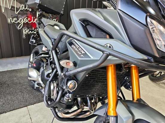 YAMAHA-MT-09-2021