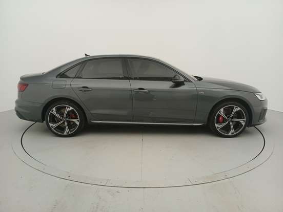 AUDI-A4-2023