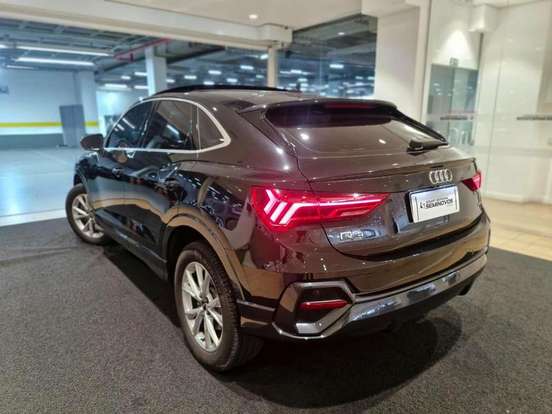 AUDI-Q3-2022
