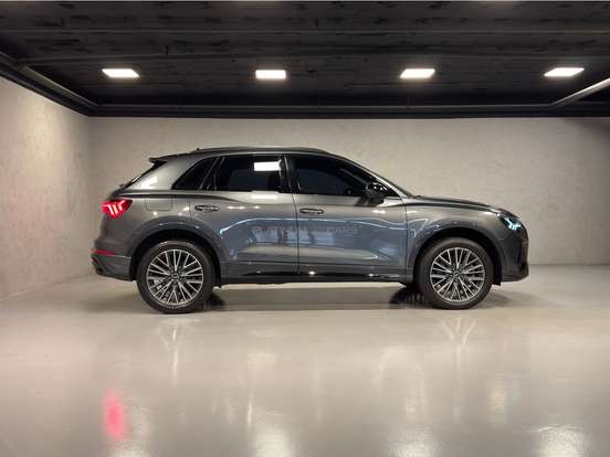 AUDI-Q3-2023