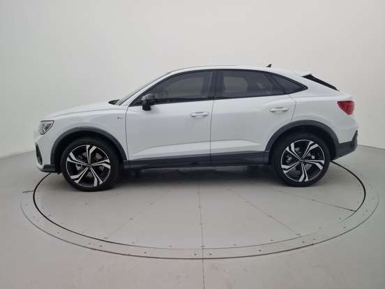 AUDI-Q3-2023