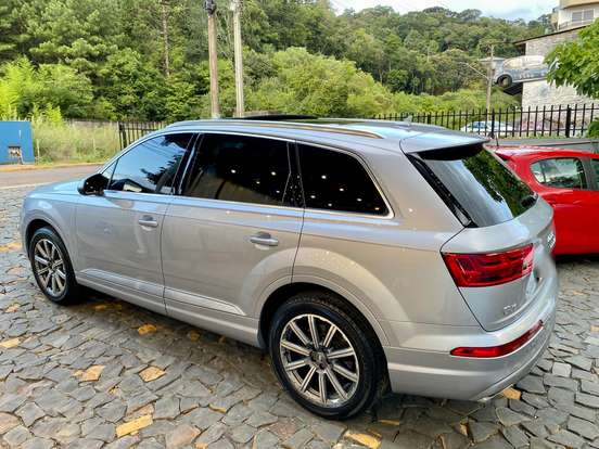 AUDI-Q7-2018