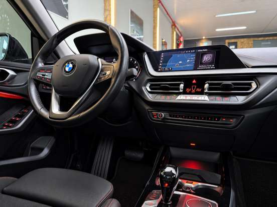 BMW-218i-2020