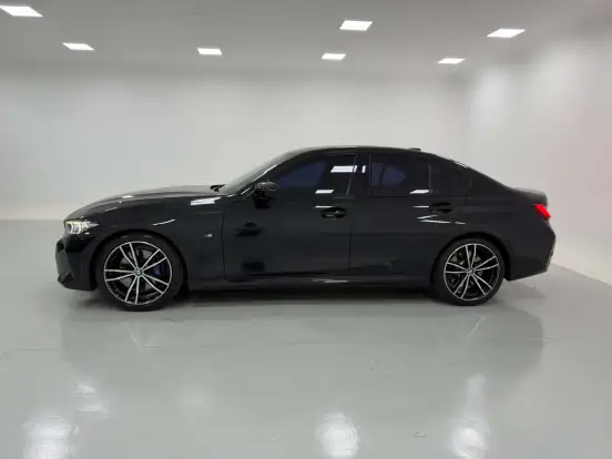BMW-320i-2023