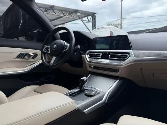 BMW-320i-2022