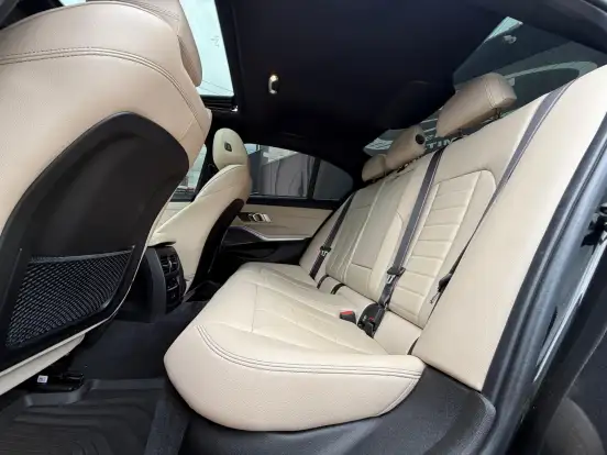 BMW-320i-2022