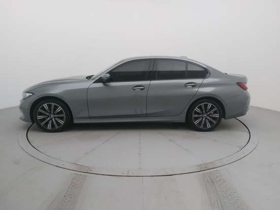 BMW-320i-2022