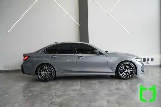 BMW-320i-2022