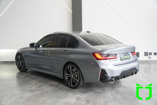 BMW-320i-2022