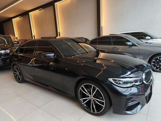 BMW-320i-2022