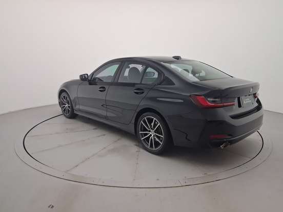 BMW-320i-2023