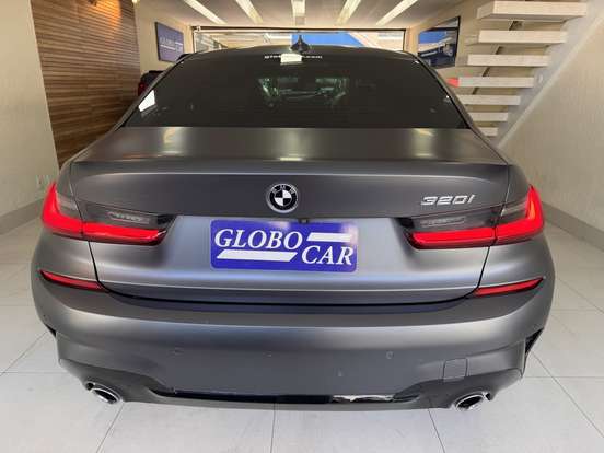 BMW-320i-2020
