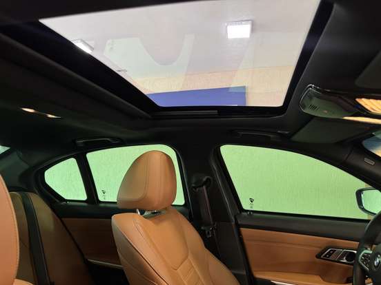 BMW-320i-2020