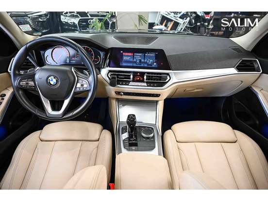 BMW-320i-2019