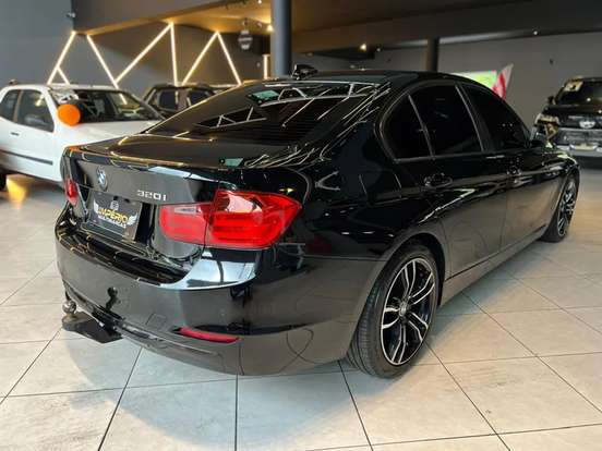 BMW-320i-2013